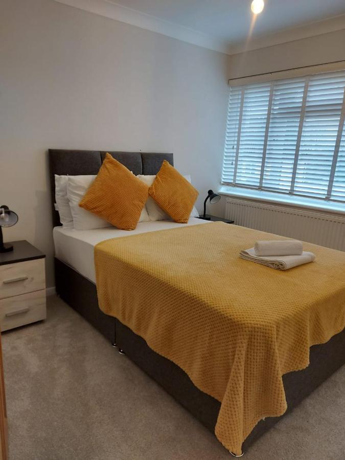 Central Ashford Stay - Contractors & Families Welcome - Free Parking Ashford (Kent) Exterior foto