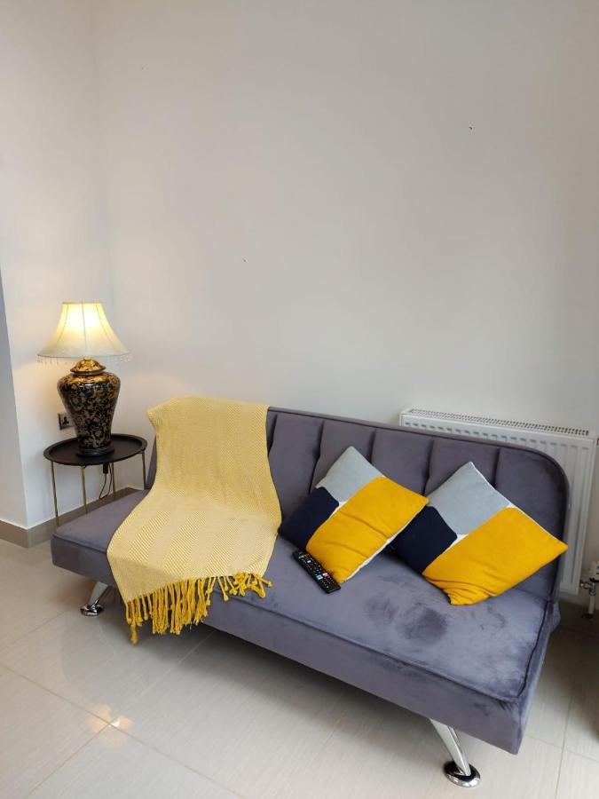 Central Ashford Stay - Contractors & Families Welcome - Free Parking Ashford (Kent) Exterior foto