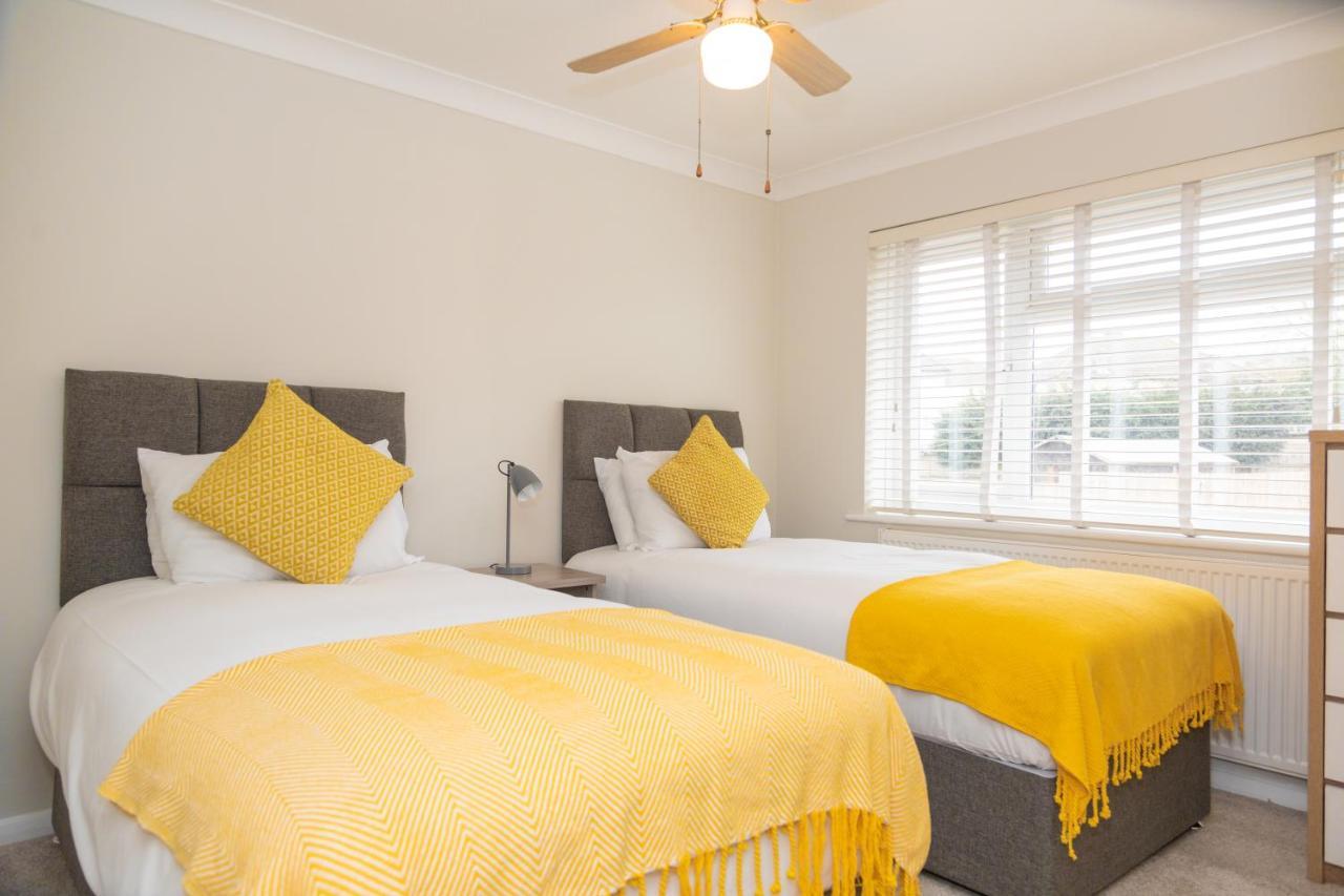 Central Ashford Stay - Contractors & Families Welcome - Free Parking Ashford (Kent) Exterior foto