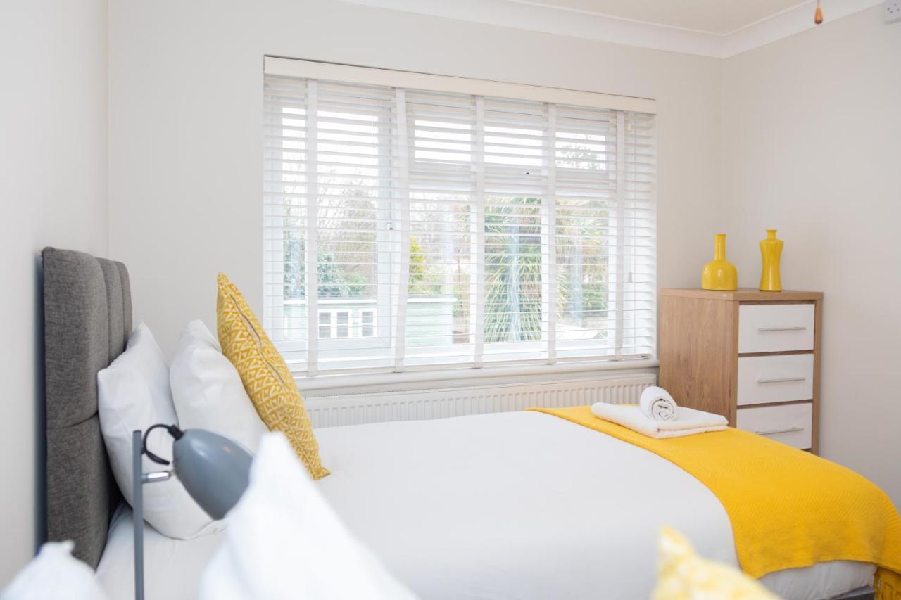 Central Ashford Stay - Contractors & Families Welcome - Free Parking Ashford (Kent) Exterior foto